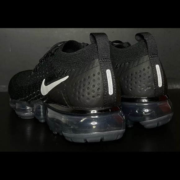 Women’s Nike Air Vapormax Flyknit 2 Black White - Picture 3 of 5